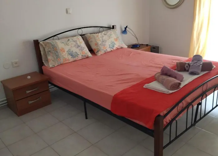 Daire Leros Lakki Entire Unit, Host Kathy