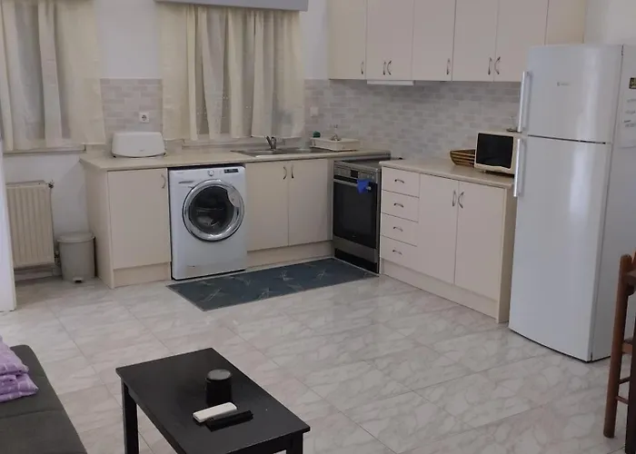 Leros Lakki Entire Unit, Host Kathy Daire