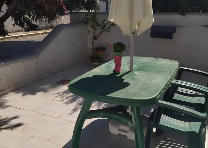 Leros Lakki Entire Unit, Host Kathy